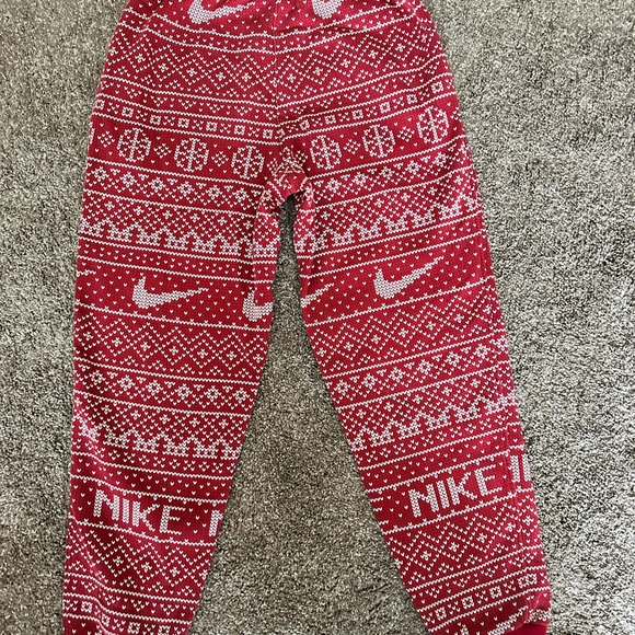 Nike Red and White Patterned Sweatshirt, Sweatpants 
Boys large, worn one time - Picture 6 of 8